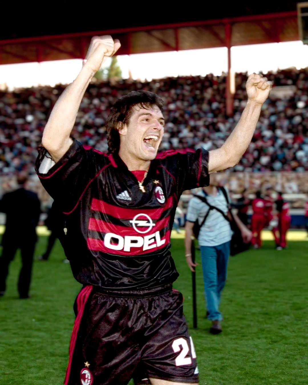 关于AC米兰老将再现神勇,率队斩获连胜的信息 关于AC米兰老将再现神勇,率队斩获连胜的信息