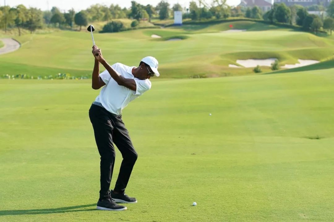 aoa体育娱乐-球场上的悍将，演绎竞技传奇