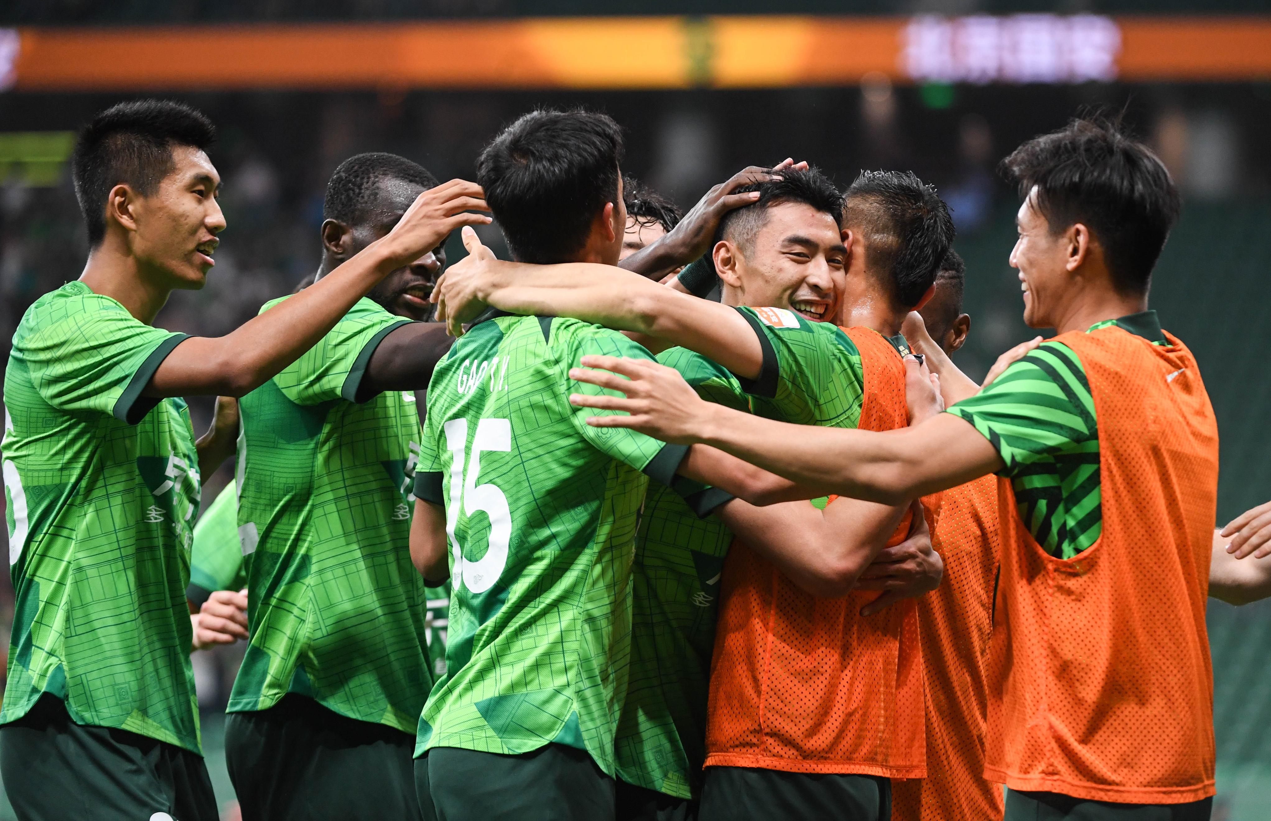 关于猛龙击败雄狮，西亚卡姆三分狂飙成全队领袖的信息