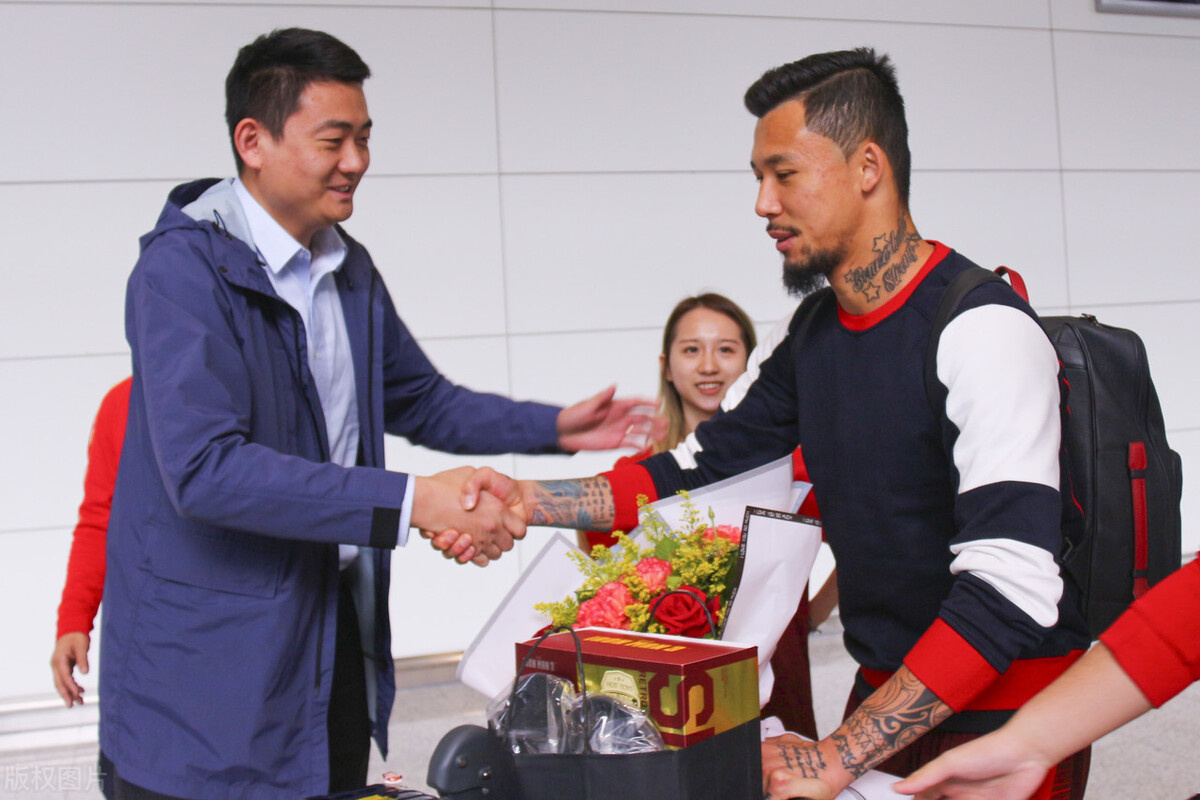 aoa体育馆-罗马俱乐部培养新人，全队备战全力以赴