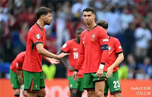 热血对抗不断升级欧洲杯资格赛引发球迷狂热 热血对抗不断升级欧洲杯资格赛引发球迷狂热