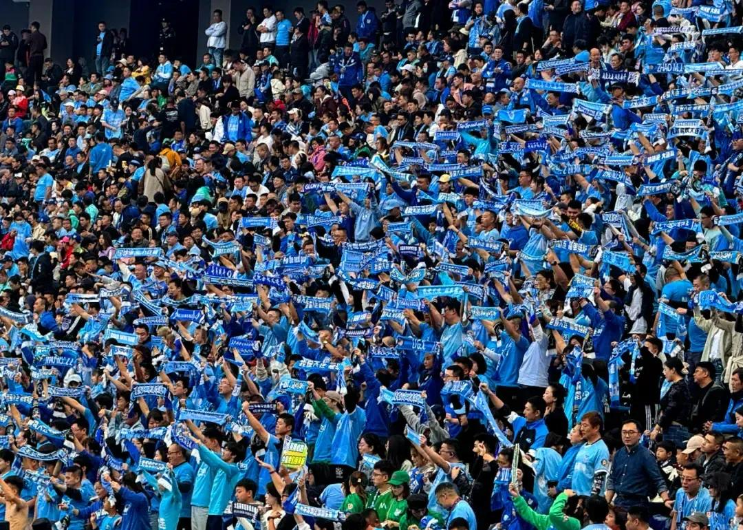 aoa体育新闻-球队实力爆发，战胜强敌在竞技场上