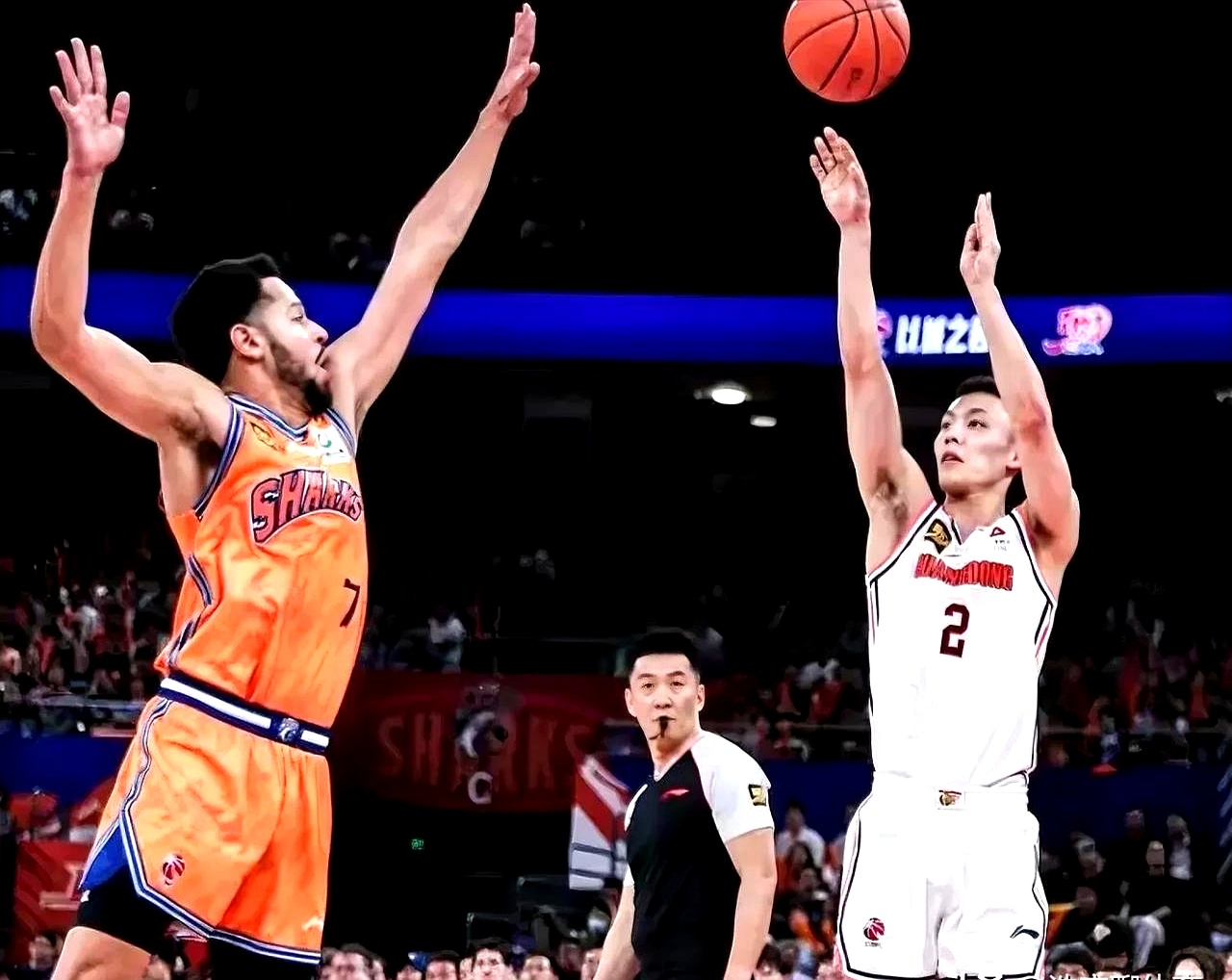 aoa体育活动-比赛中球队战胜老对手，展现实力与决心