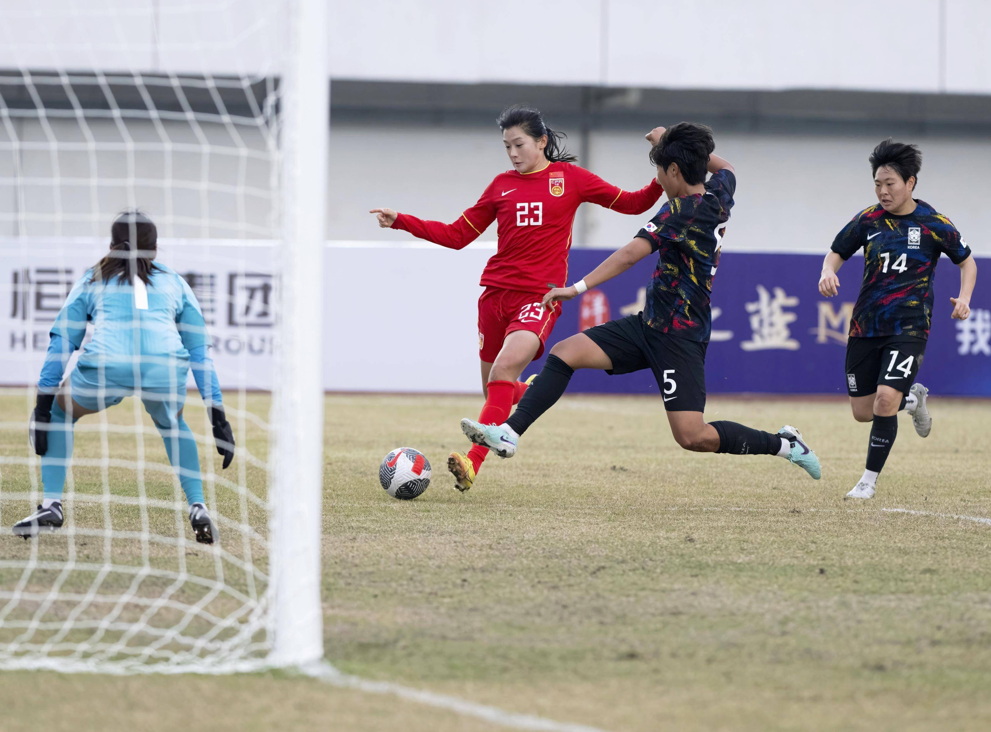 aoa体育新闻-包含中国女足备战比赛，气定神闲的词条