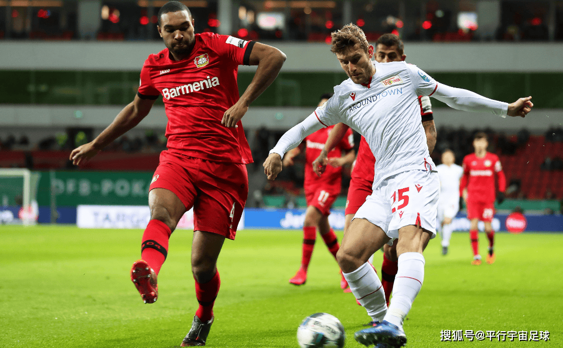 勒沃库森队在攻防转换中取得胜利 勒沃库森队在攻防转换中取得胜利