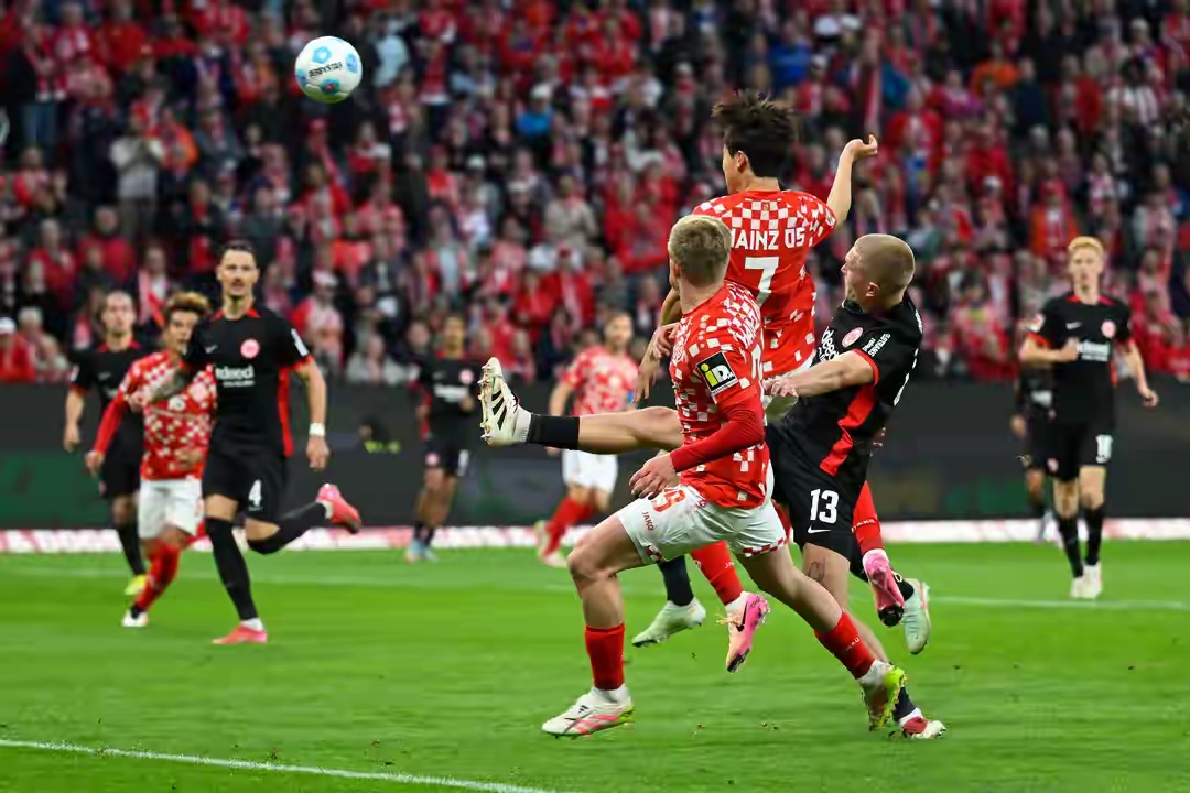 aoa体育教练-美因茨遭逢尴尬失利，降级区重围的简单介绍