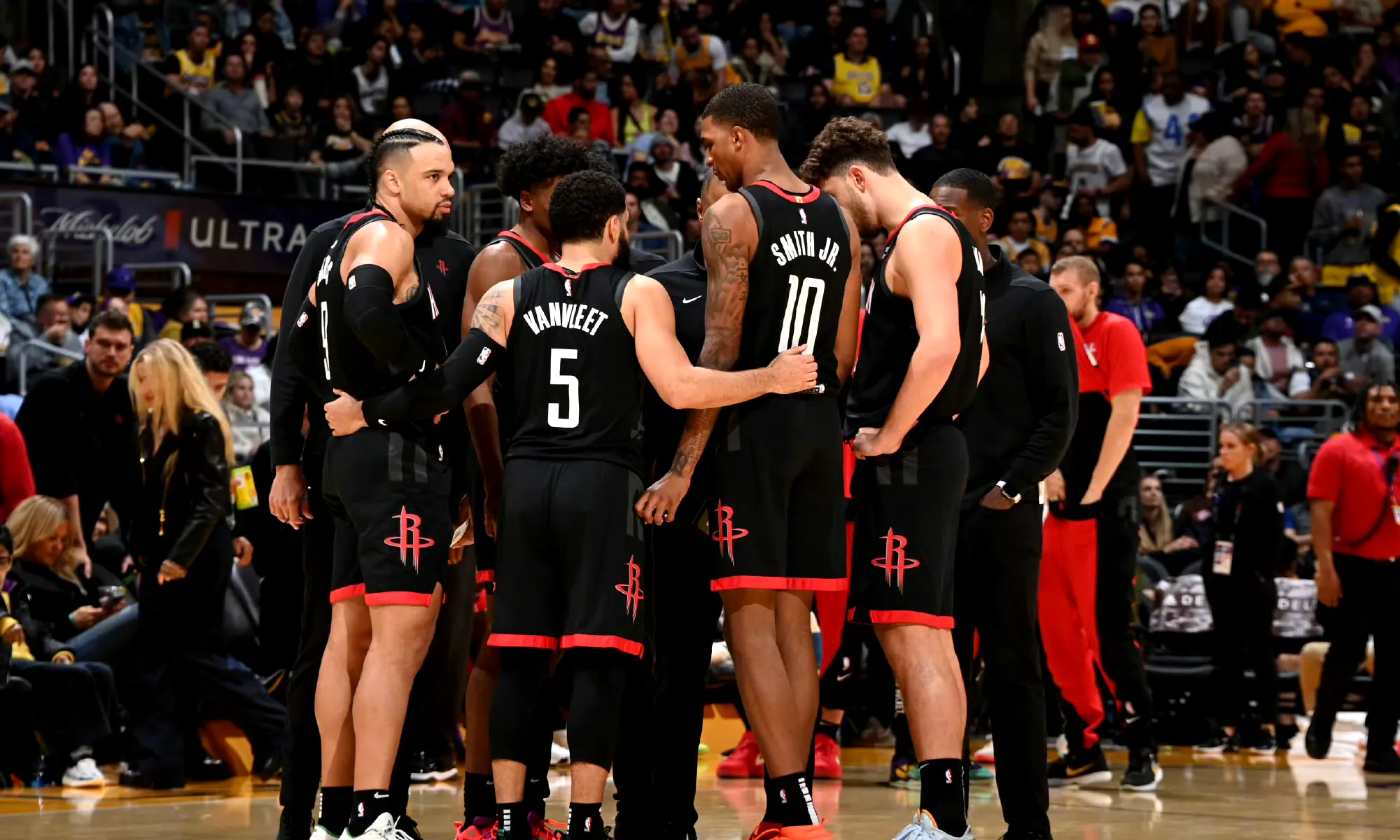 aoa体育-火箭队外线球员因伤缺席接下来几场比赛的简单介绍