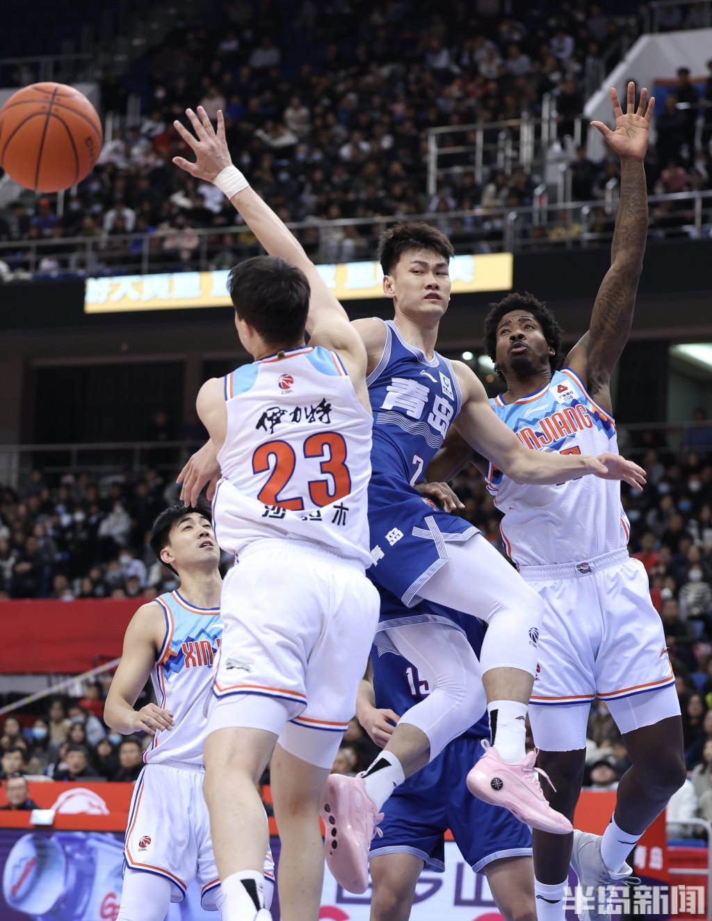 aoa体育新闻-关于青岛队成功逆转，场上气氛异常紧张的信息