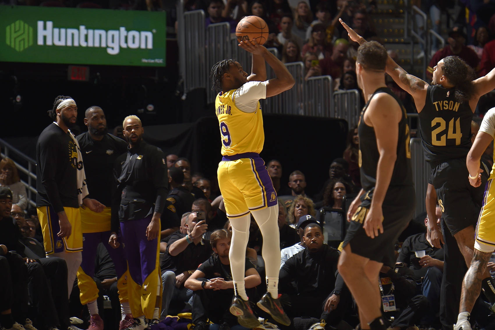 湖人主场击败骑士,詹姆斯+ 湖人主场击败骑士,詹姆斯+