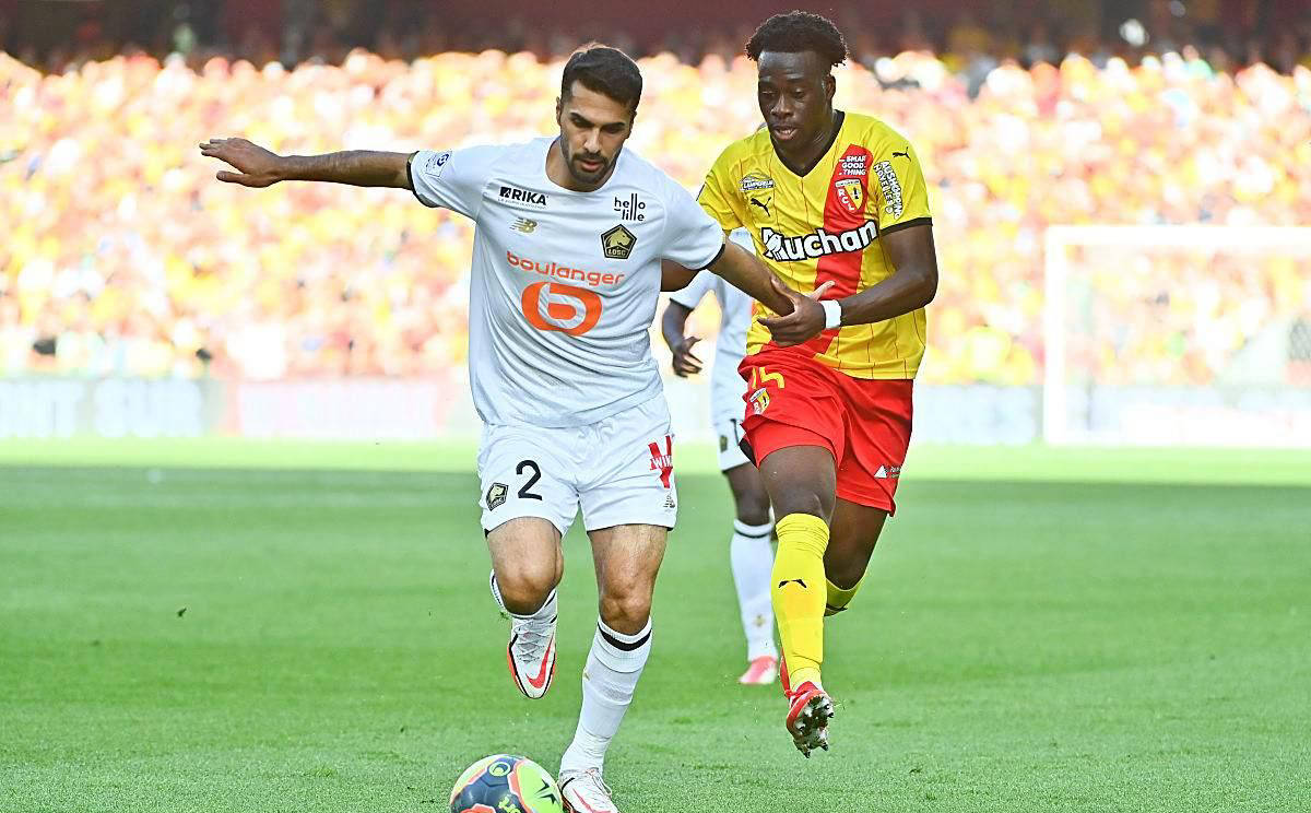 巴伦西亚队踢球员因意外受伤,球队前景堪忧的简单介绍 巴伦西亚队踢球员因意外受伤,球队前景堪忧的简单介绍