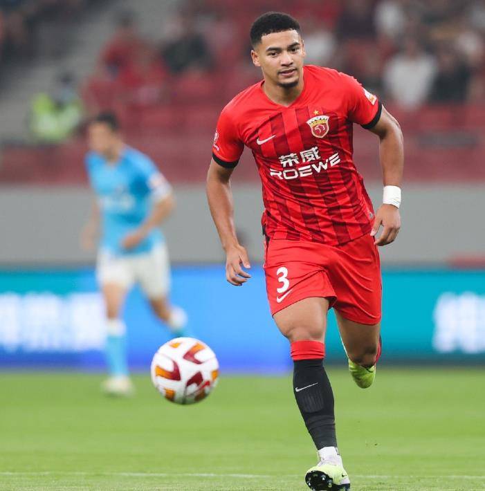 特兰西瓦尼亚队奉献精彩,球迷热情高涨 特兰西瓦尼亚队奉献精彩,球迷热情高涨