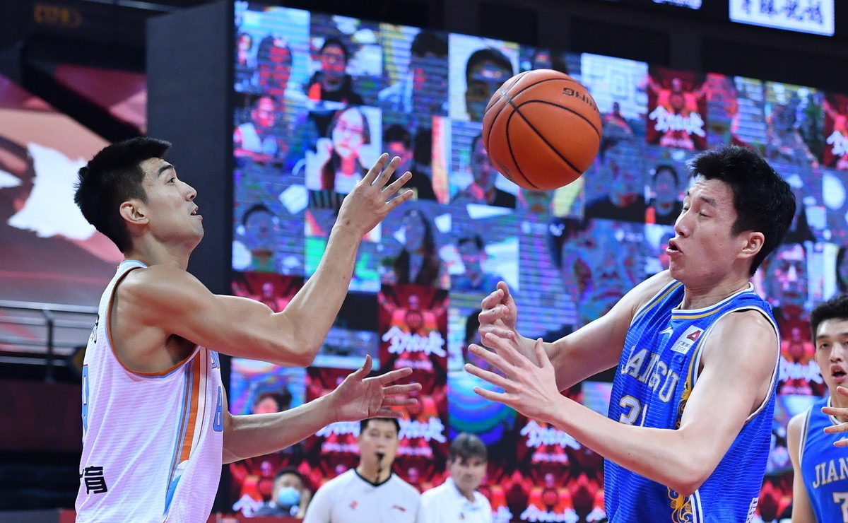 江苏男篮全员作战,助力成功击退宁夏队 江苏男篮全员作战,助力成功击退宁夏队