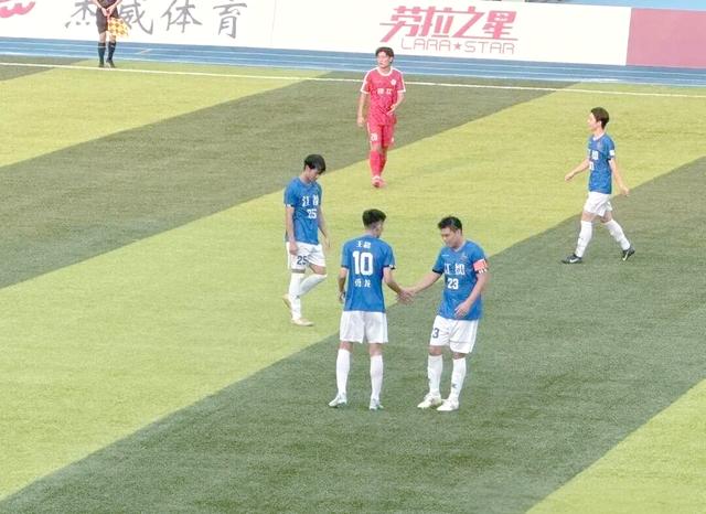 aoa体育课程-足球赛场激烈角逐，再现精彩进球