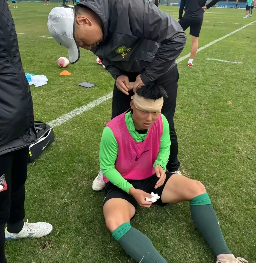 aoa体育新闻-球员集训时受伤，球队备战计划被打乱